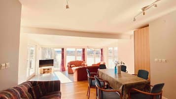 Apartment, 3 Schlafzimmer, Balkon, Flussblick | Speisen