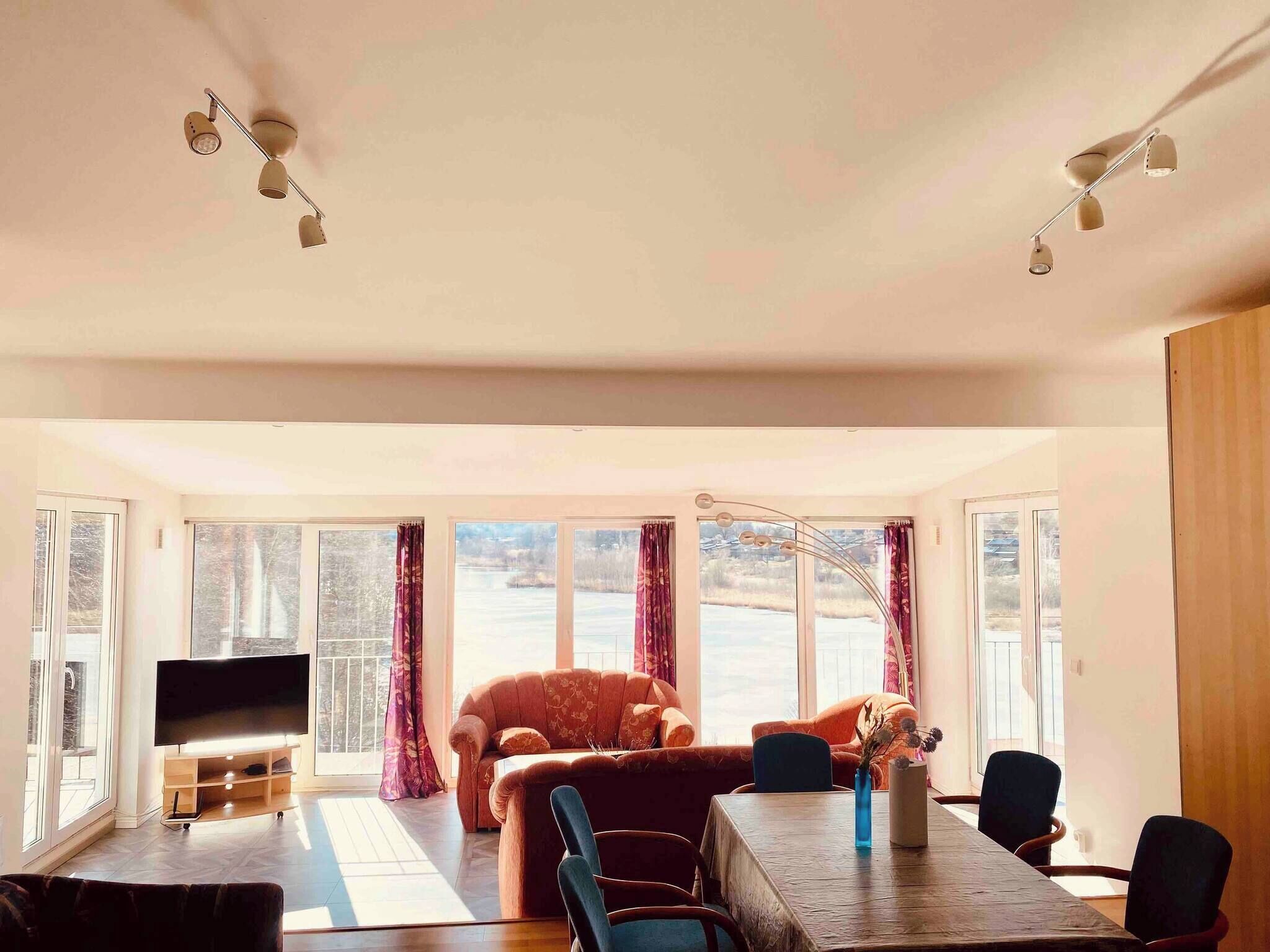 Huoneisto, 3 makuuhuonetta, parveke, jokinäköala | Ruokailu