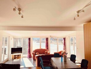 Appartement, 3 chambres, balcon, vue fleuve | Restauration