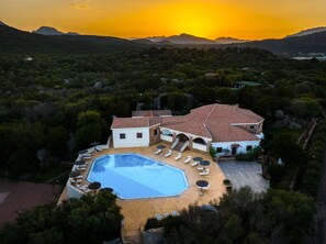 Departamento, 1 habitación, balcón | Alberca | Alberca al aire libre 