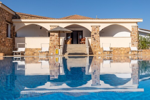 Property grounds - Chic Villa Antonina One Bedroom Sleeps 4 (Golfo Aranci)