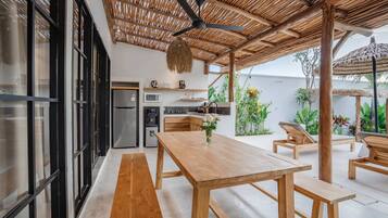 Basic Villa, Multiple Beds | Dining