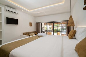 2 bedrooms, desk, laptop workspace, iron/ironing board - Villa Ruta II (Tabanan)
