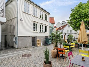 Leilighet, 2 soverom, terrasse, byutsikt | Inngang