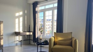 House, 4 Bedrooms, Balcony | Living area