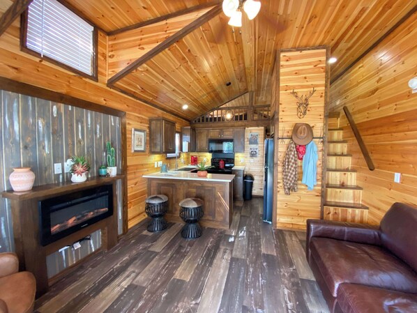 Ferienhaus, Mehrere Betten, Terrasse | Wohnbereich | Fernseher