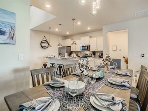 House, Multiple Bedrooms, Private Pool, City View | Dining - Windsor Island 7br, Free Pool Heat, 5min Walk To L (Davenport)