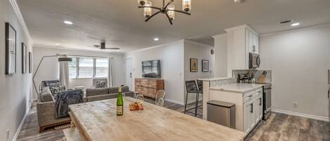 House, Multiple Beds, Hot Tub | Private kitchen | Fridge, microwave, oven, stovetop