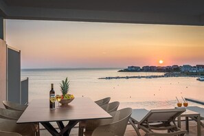 Departamento, 3 habitaciones, alberca privada, vista al jardín | Restaurante al aire libre