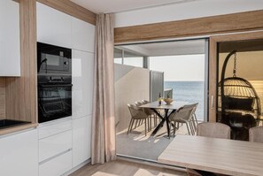 Departamento, 3 habitaciones, alberca privada, vista al jardín | Vista desde la propiedad