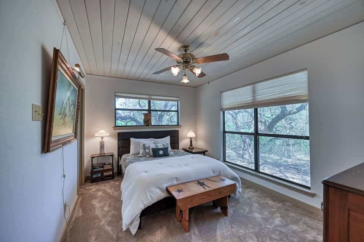 House, Multiple Beds, Patio (500 Old River Rd)