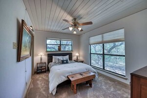 House, Multiple Beds, Patio (500 Old River Rd) | 3 bedrooms, individually decorated, individually furnished, bed sheets