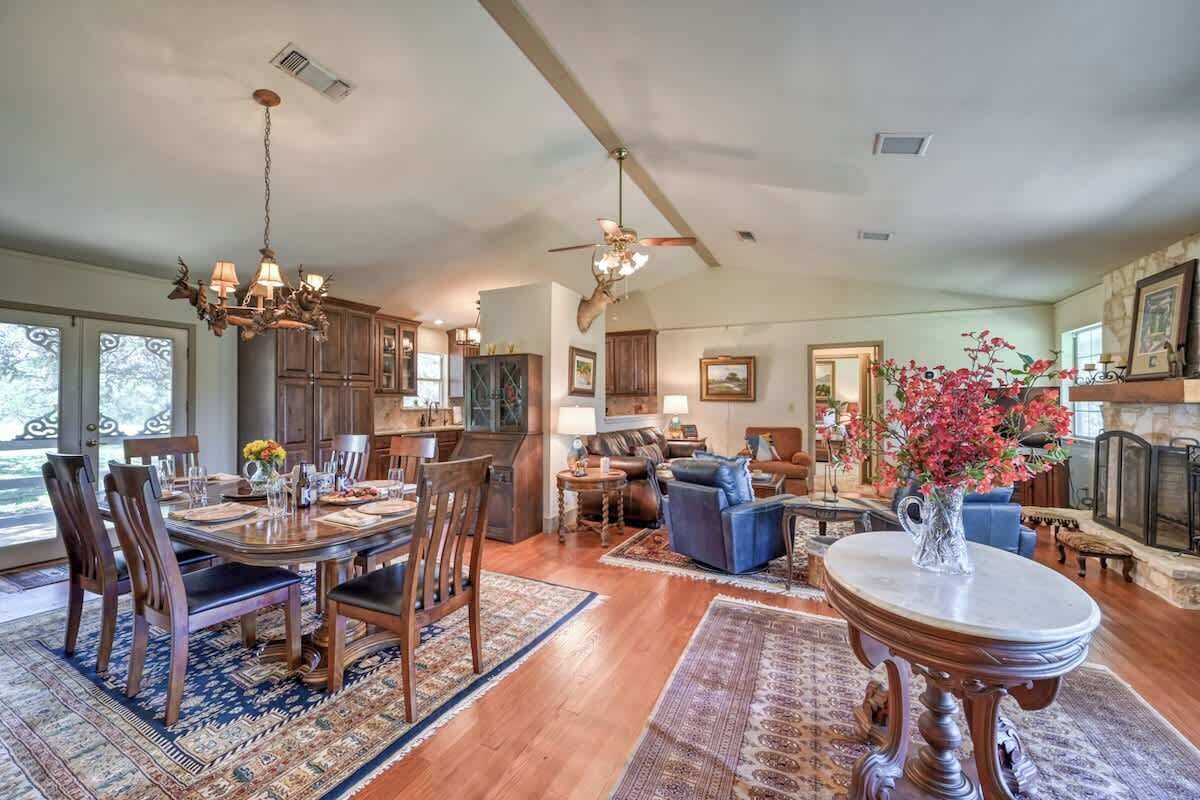 独立别墅, 多张床, 露台 (500 Old River Rd) | 用餐