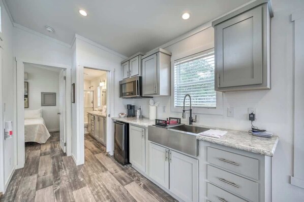 House, 1 King Bed, Patio (#13 3567 US 290 E) | Private kitchen