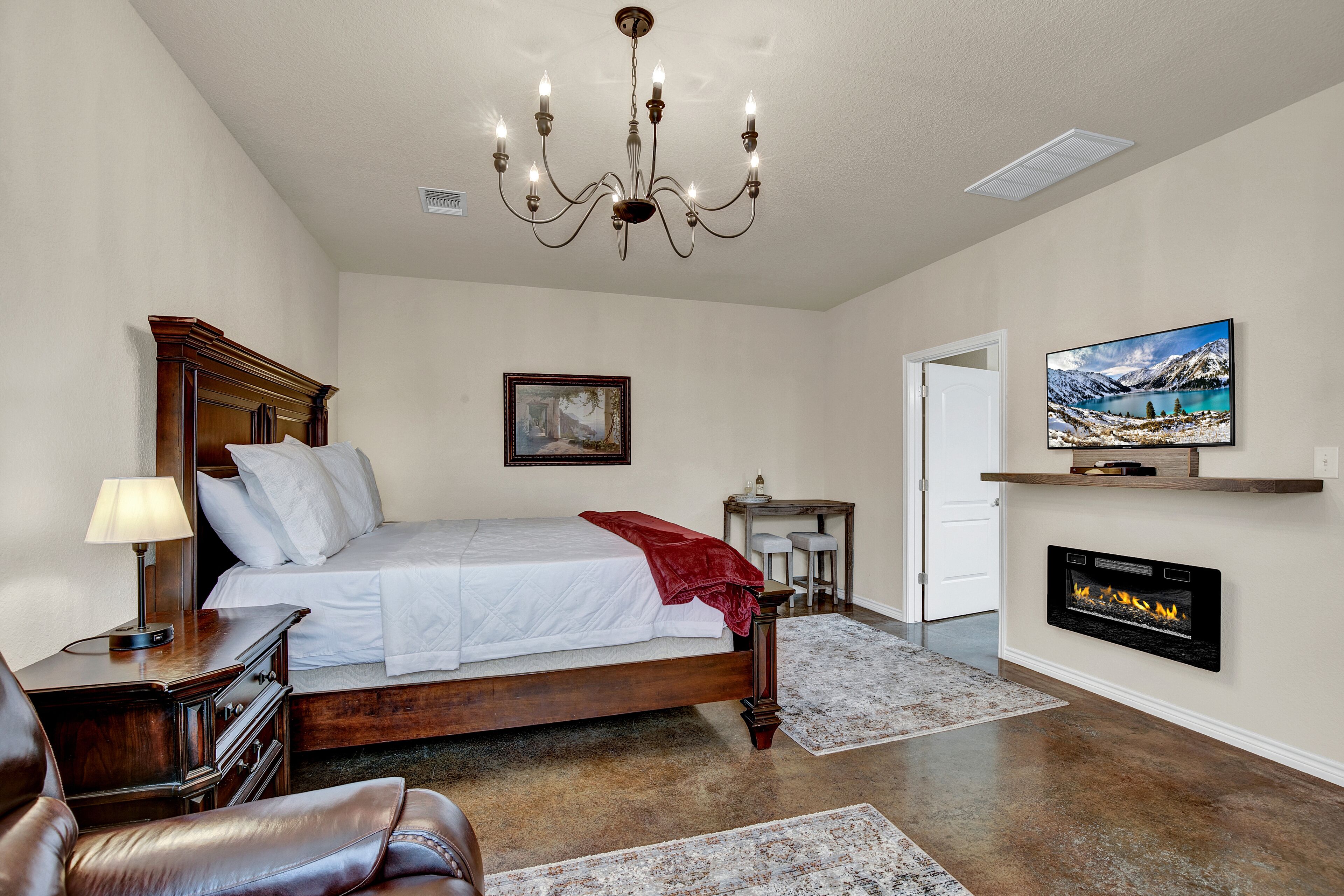 Cottage, 1 King Bed, Hot Tub | 1 bedroom, individually decorated, individually furnished, free WiFi