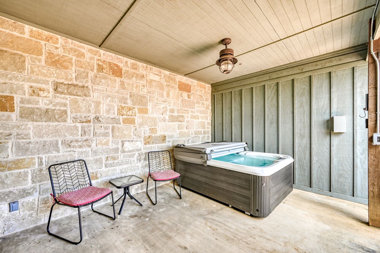 Cottage, 1 King Bed, Hot Tub | Property grounds