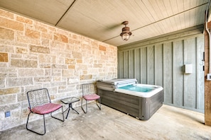 Cottage, 1 King Bed, Hot Tub | Property grounds - Cozi Cottage With Hot Tub! - 2 Min to Wineries! (Fredericksburg)
