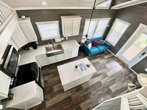 บ้านพัก, หลายเตียง, ลานระเบียง (#7 3567 US 290 E) | ครัวส่วนตัว | เครื่องชงกาแฟ/ชา