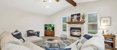 独立别墅, 多张床, 热水浴缸 (1203 Crenwelge Dr) | 起居区