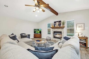 House, Multiple Beds, Hot Tub (1203 Crenwelge Dr) | Living area | TV
