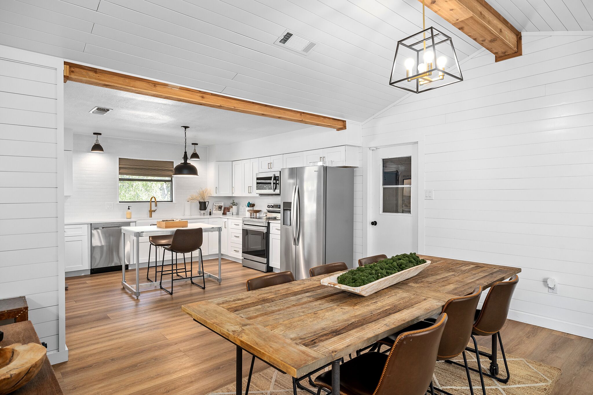 Hus - flera sängar - uteplats | Restauranger