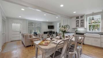 House, Multiple Beds, Pool Access (505 E Creek - Clover) | Dining