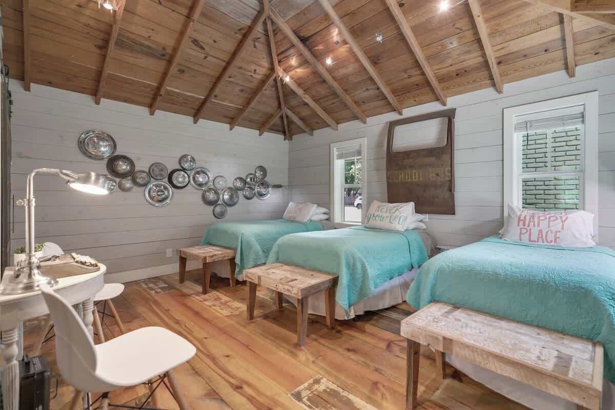 Casa, varias camas, acceso a la piscina (505 E Creek - Clover) | 4 dormitorios, decoración individual, mobiliario individual