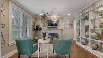 House, Multiple Beds, Pool Access (505 E Creek - Clover) | Interior