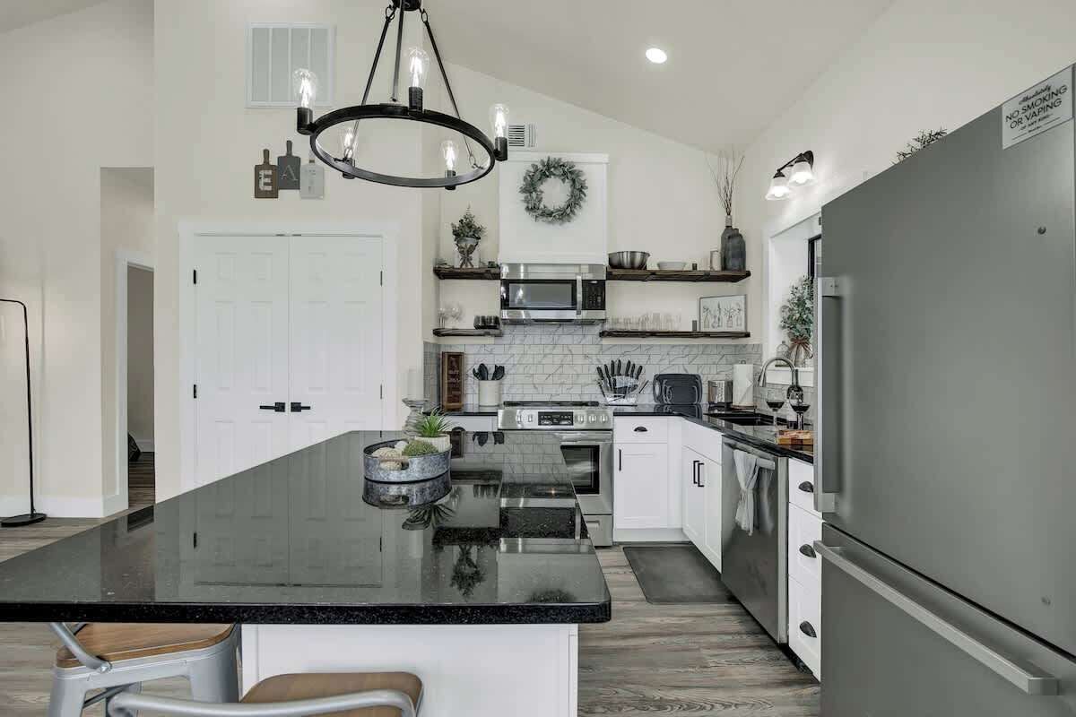 House, Multiple Beds, Hot Tub (3630 Reeh Rd) | Private kitchen | Coffee/tea maker