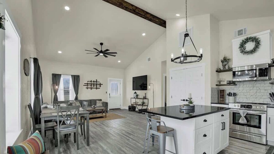 Hill Country Hideaway With Fire Pit and Hot Tub!