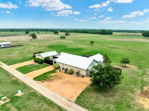 Exterior - Romantic Private Cabin With Hot tub 10 Mins to Fred! (Fredericksburg)