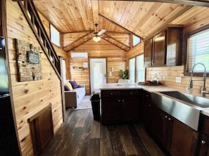 Maison, Plusieurs lits, patio (#8 3567 US 290 E) | Intérieur