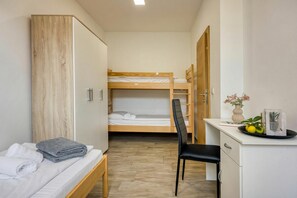 Appartement familial, plusieurs chambres, côté montagne (Villa Roma Portorose - 2 Terrace) | 2 chambres, espace de travail pour ordinateurs portables