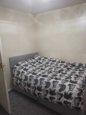 Casa, várias camas | 5 quartos, ferros/tábuas de passar roupa, Wi-Fi de cortesia