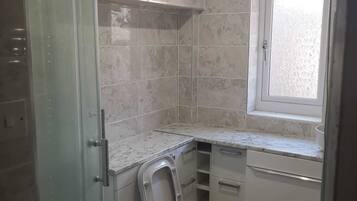 House, Multiple Beds | Bathroom | Separate bathtub and shower, deep-soaking bathtub, towels