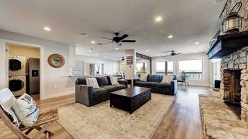 House, Multiple Beds, Hot Tub | Interior