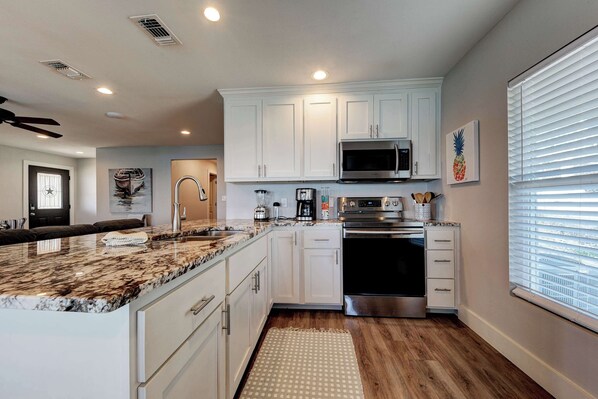 House, Multiple Beds, Hot Tub | Private kitchen | Fridge, microwave, oven, stovetop