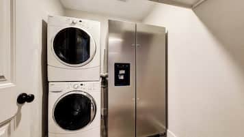 Nhà, nhiều giường, bồn tắm nước nóng | Nội thất