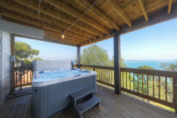 Outdoor spa tub - Waterfront Lake House With Hot Tub & Firepit (Canyon Lake)