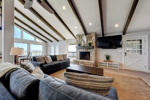 House, Multiple Beds, Hot Tub | Living area | TV, fireplace