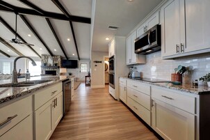 House, Multiple Beds, Hot Tub | Private kitchen | Fridge, microwave, oven, stovetop