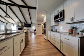 House, Multiple Beds, Hot Tub | Private kitchen | Fridge, microwave, oven, stovetop