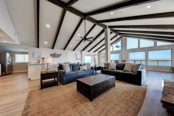 House, Multiple Beds, Hot Tub | Living area