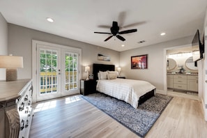 Casa, várias camas, banheira de imersão | 4 quartos, individualmente decorados, individualmente mobiliados