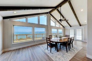 House, Multiple Beds, Hot Tub | Dining