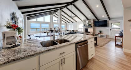 Waterfront Lake House With Hot Tub & Firepit