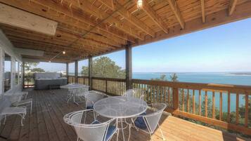 House, Multiple Beds, Hot Tub | Outdoor dining