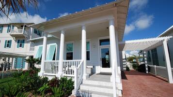 House, 3 Bedrooms | Property grounds