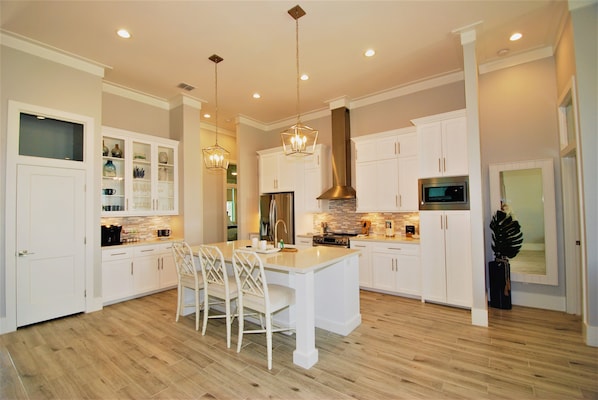 House, 3 Bedrooms | Private kitchen