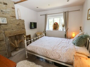 2 bedrooms, individually decorated, individually furnished, free WiFi